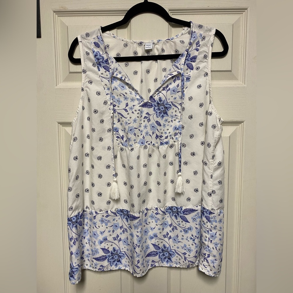 Women’s Old Navy White and Blue Floral Sleeveless Tank